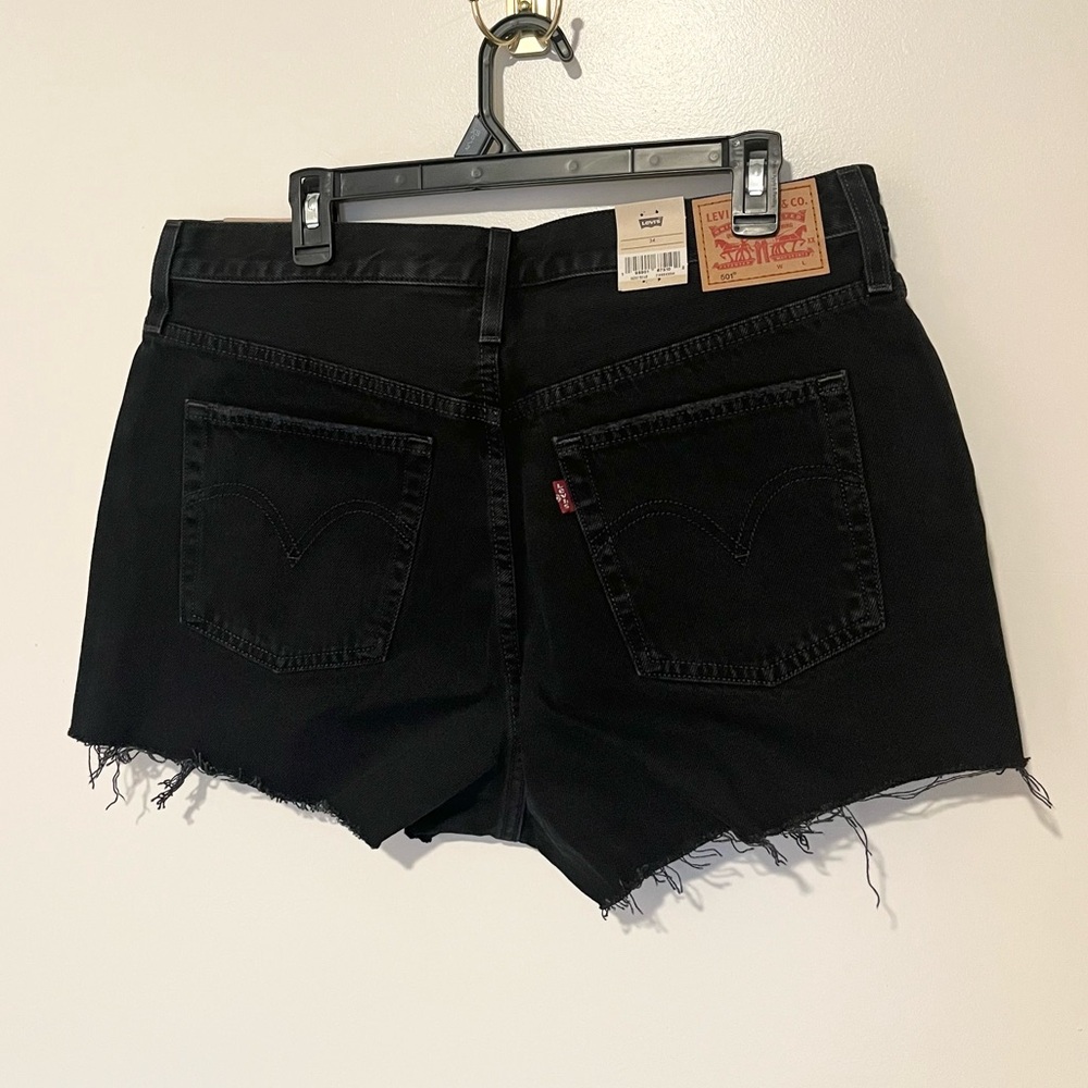 NWT Levi’s Women’s 501 Original Shorts Black Destructed - Picture 3 of 7